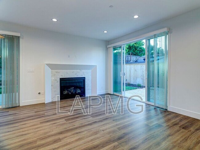 Building Photo - 5600 W 78th