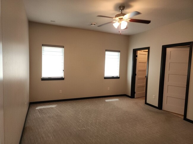 Building Photo - Three bedroom two bath w/ triple garage