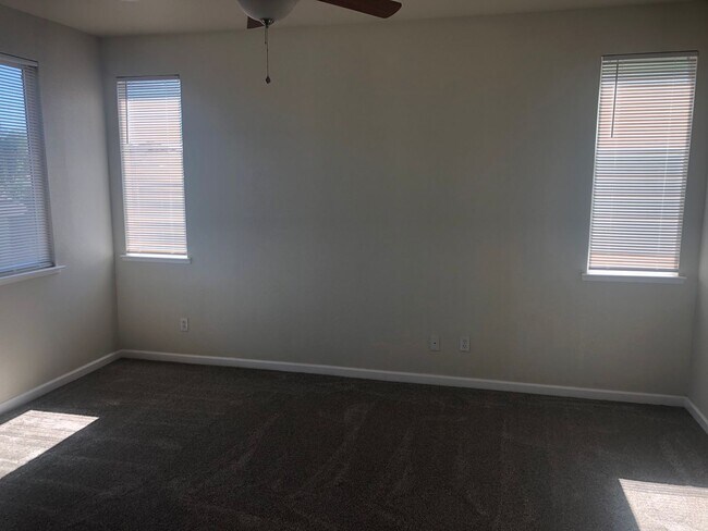 Building Photo - Stunning home in the much desired Dixon ar...