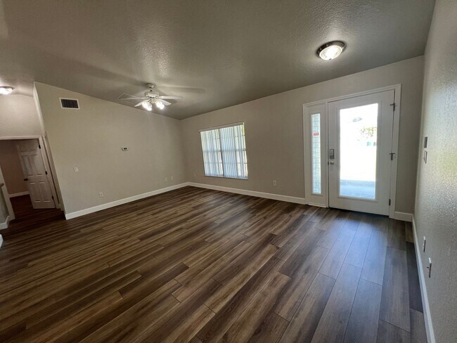 Building Photo - ($2,095) * ANNUAL ** Pool ** 3 Bed / 2 Bath - Harbor Heights  ** Single Family Home