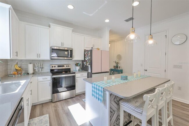 Building Photo - 11520 Cedar Valley Dr