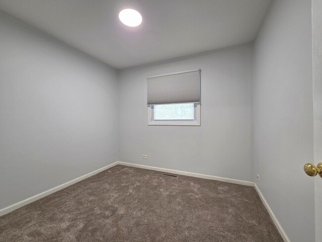 Building Photo - 331 Lawn Terrace