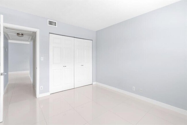 Building Photo - 416 NE 15th Ave