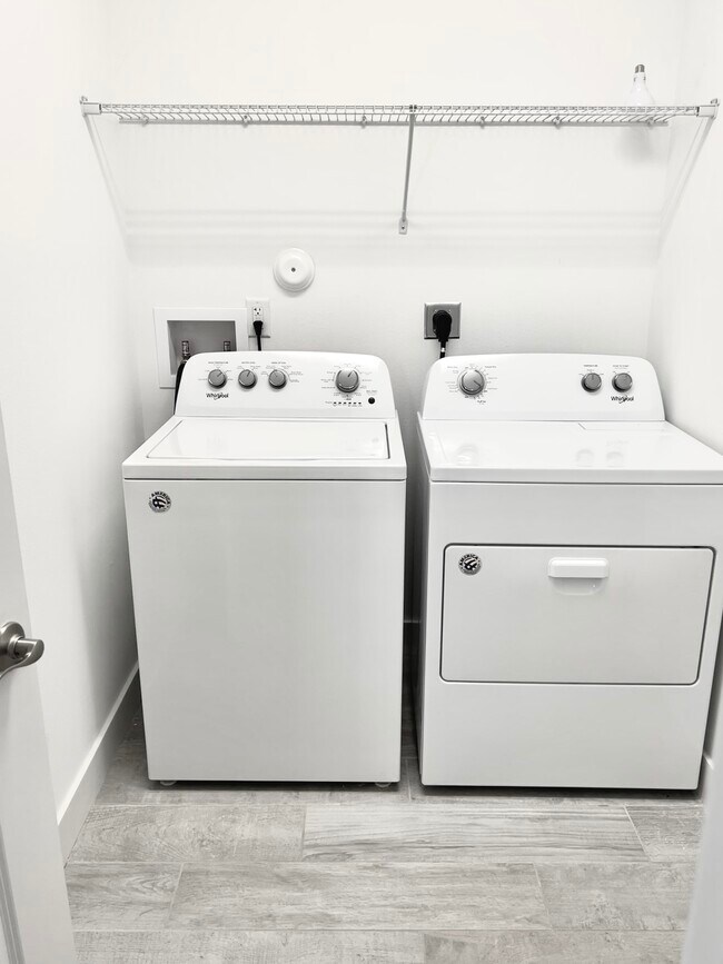 Building Photo - 3016 King Palm Way