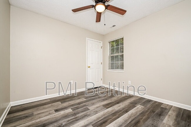 Building Photo - 819 Sweetwater Way