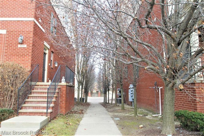 Building Photo - 3243 Camden Dr