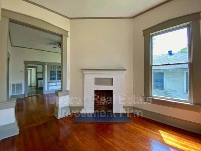 Building Photo - 333 Robinson Pl