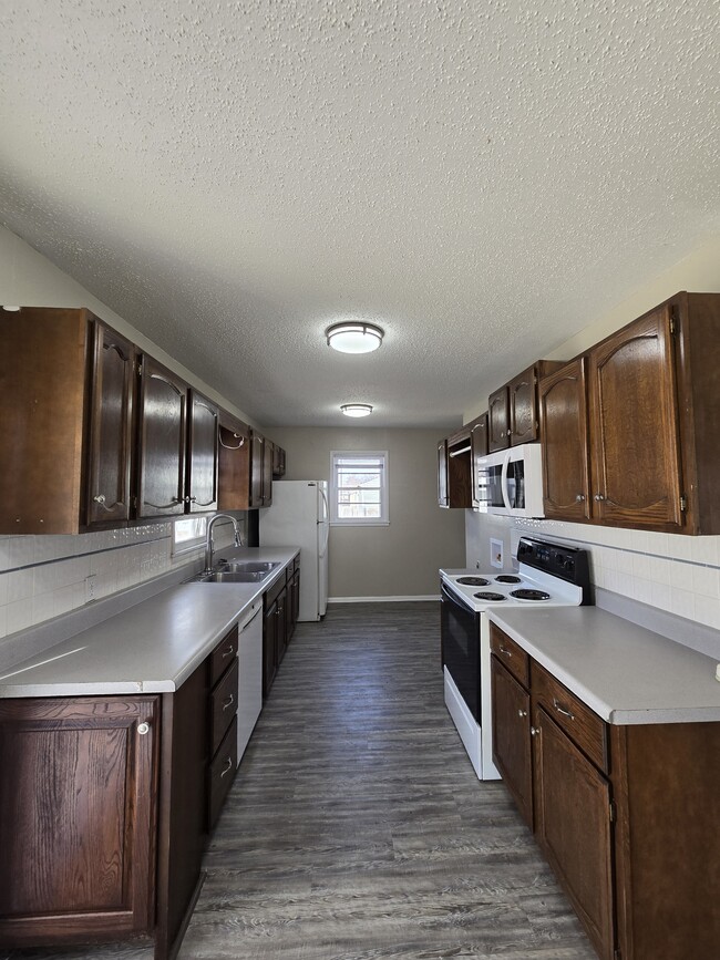 Building Photo - 333 N Colby Ave