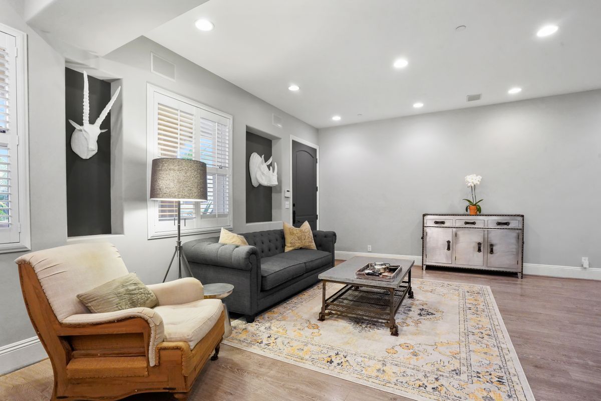 Building Photo - 16123 Sunset Blvd