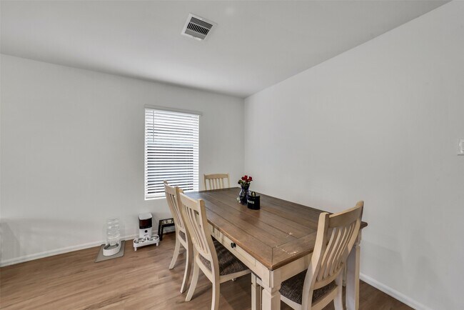 Building Photo - 27110 Breakaway Ln