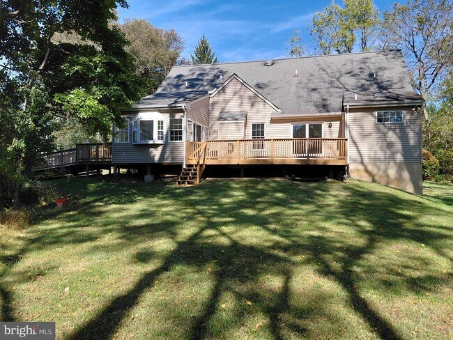 Building Photo - 1360 Ship Rd