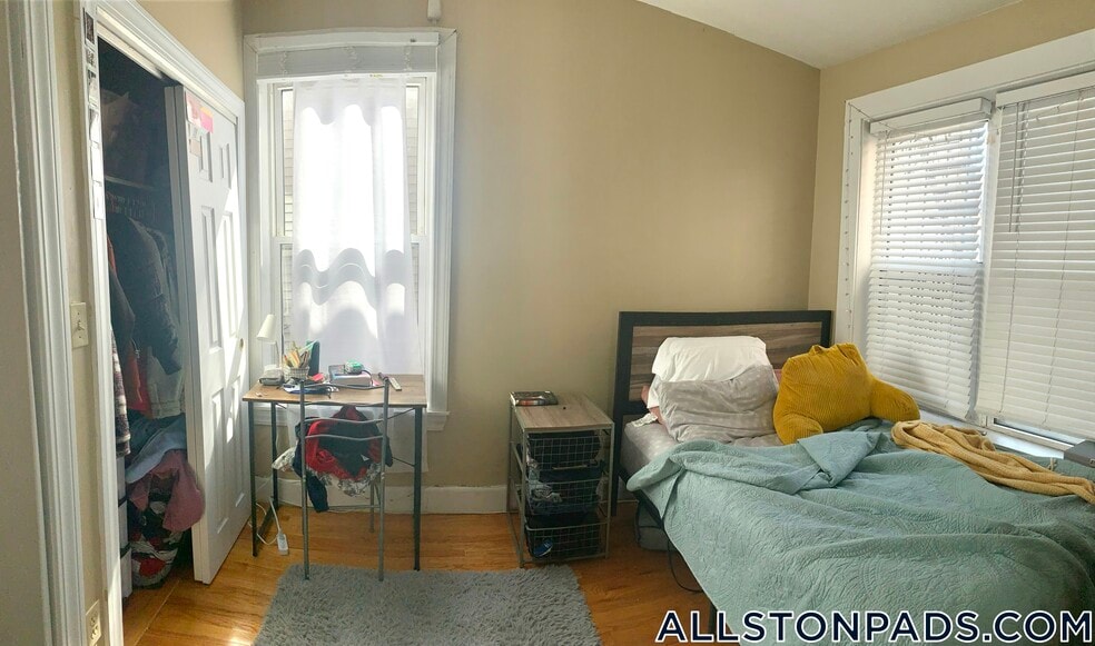 Building Photo - 17 Highgate St