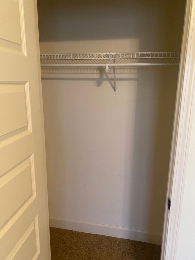 Building Photo - 3 bed / 2 bath Forest Glen