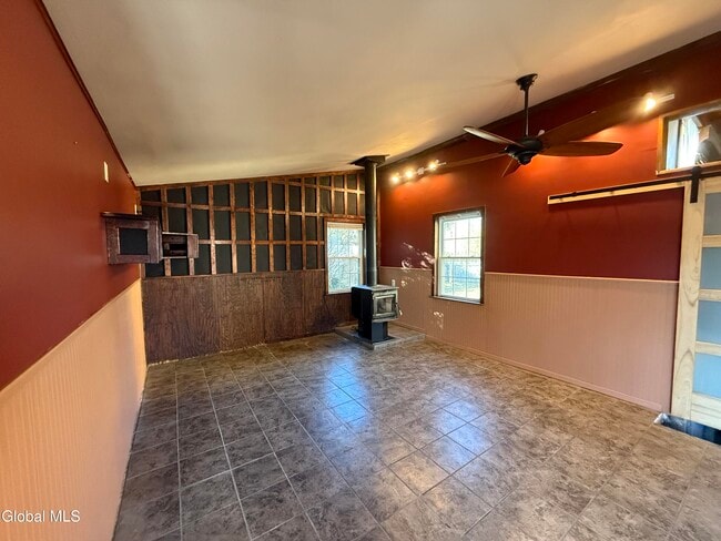 Building Photo - 152 E State St