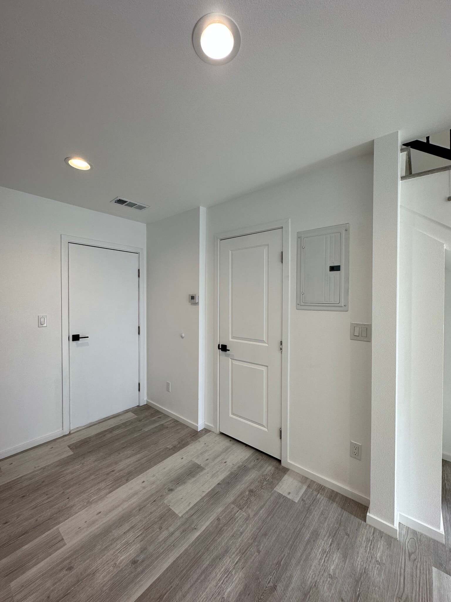 Building Photo - 202 S Rose Ave