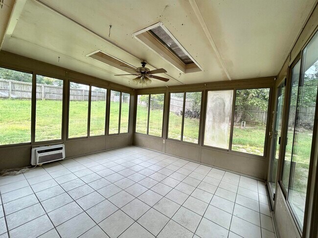 Building Photo - 1117 Dove Hollow Cir W