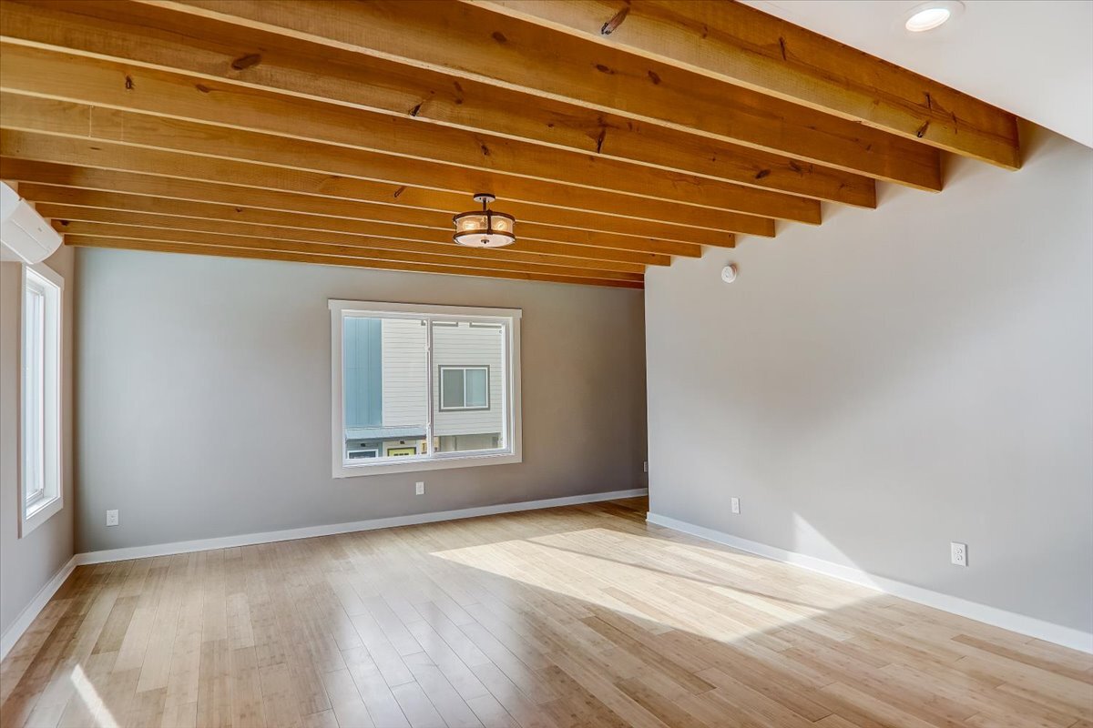 Living - 1 W Citra St