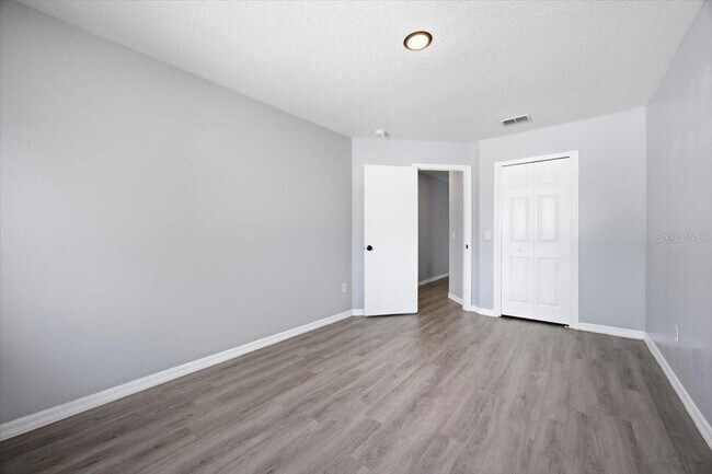 Building Photo - 102 Mango Dr