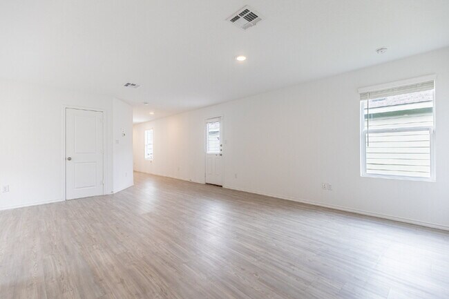 Building Photo - 331 Ambush Ridge