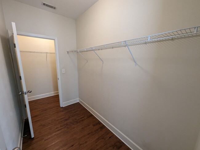 Building Photo - AVAILABLE NOW- 1-Bed/1-bath in Lenox Village