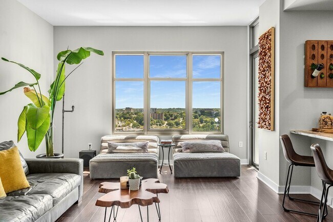Building Photo - Charming 2BR Condo in Midtown Atlanta