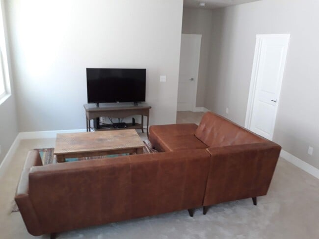 Building Photo - 3285 Falcon Ct