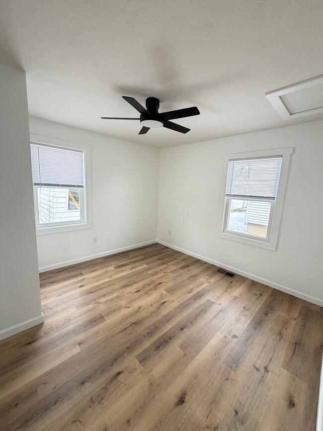 Building Photo - Fairoaks - 2 Bedroom