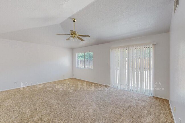 Building Photo - 1729 Chamisa Rd NE