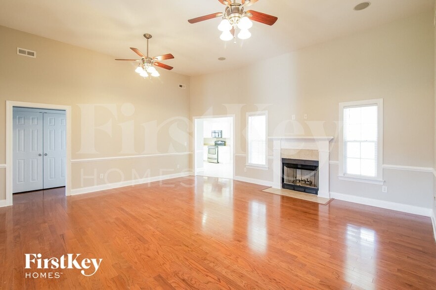 Building Photo - 7648 Fayetteville Rd