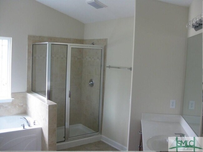 Building Photo - 117 Magnolia Dr