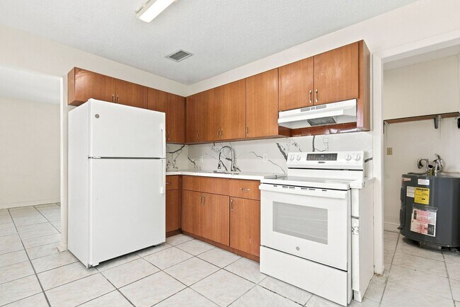 Building Photo - 872 NW 108th St