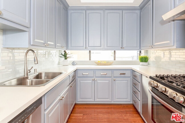 Building Photo - 126 Neptune Ave
