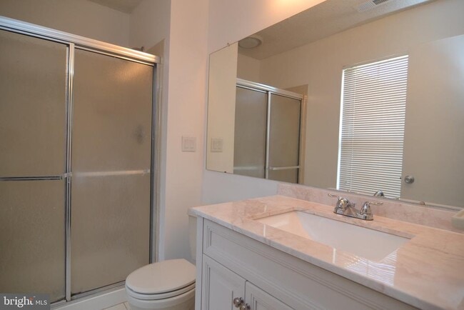 Building Photo - 4004 Adelaide Dr