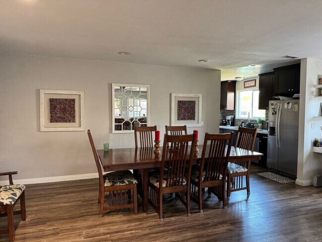 Building Photo - Beautifully Updated 4 Bedroom, 3 Bath Sing...