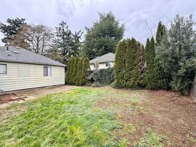 Building Photo - 1609 E Reserve St