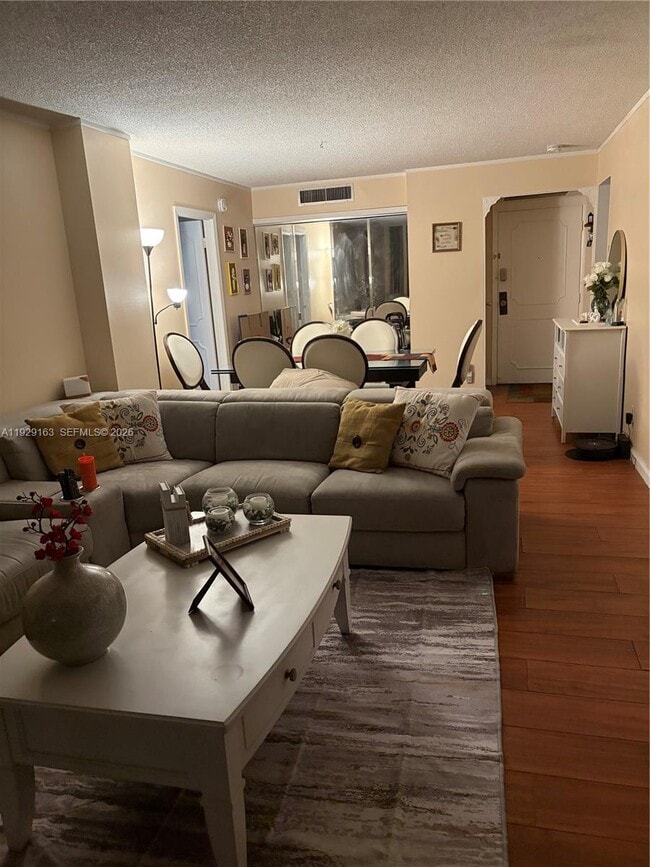 Building Photo - 3401 N Country Club Dr