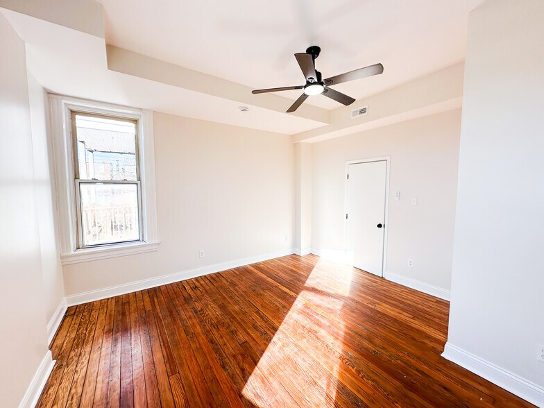 Building Photo - 3333 California Ave