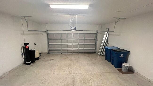 Building Photo - Spacious 4BR Home with Well Water, Pet-Friendly & No HOA