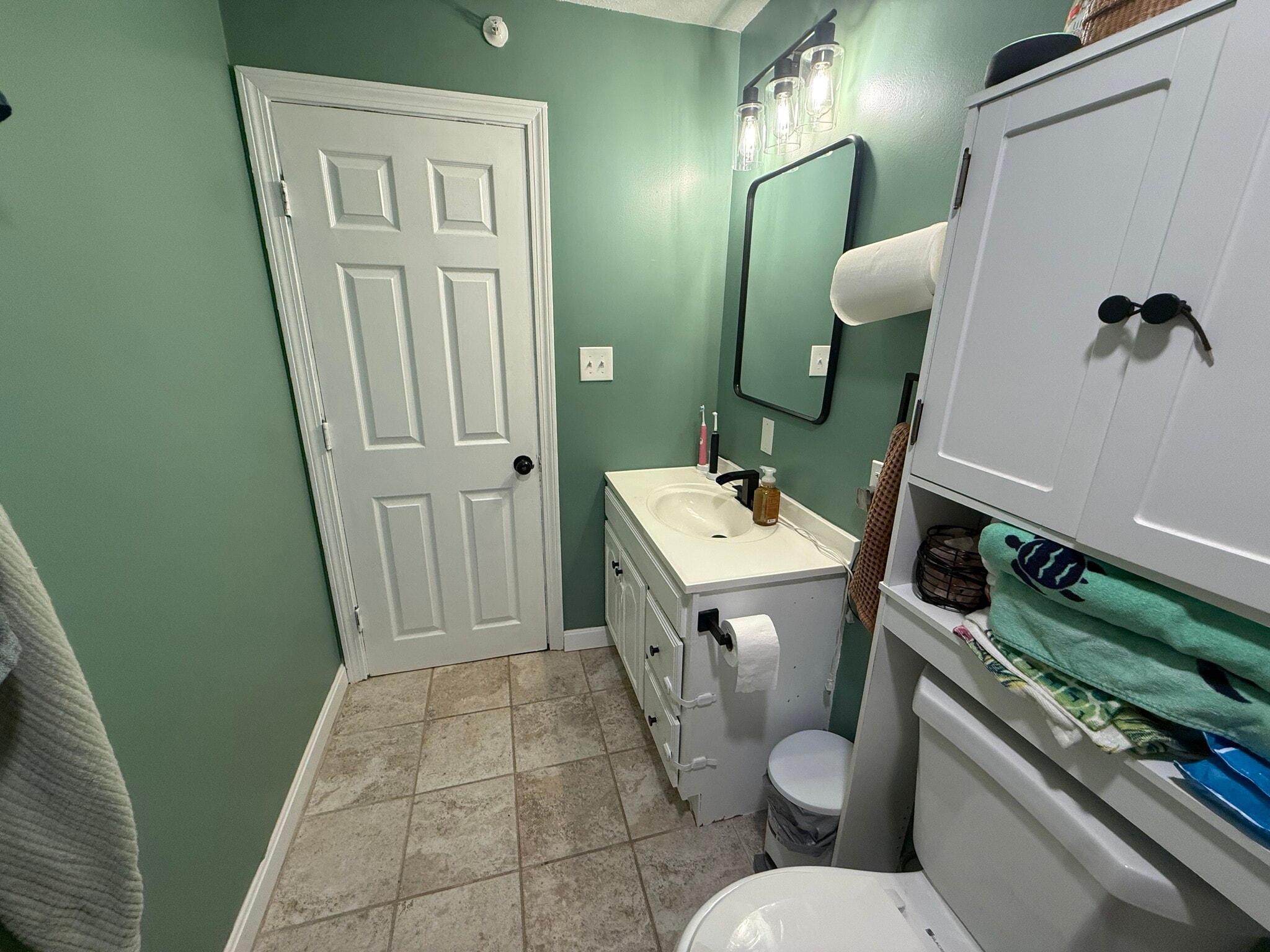 Building Photo - 18 Chestnut Dr