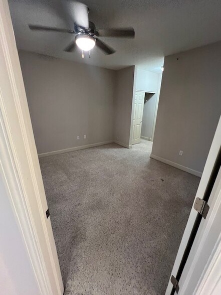 Master Bedroom - 605 Grandview Ct