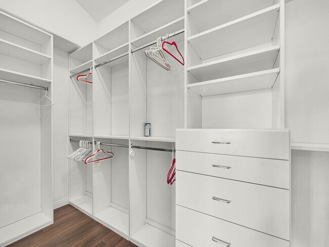 Building Photo - LOVELY POINTE AT MALIBU CONDO!
