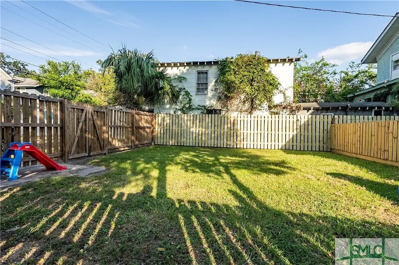 Building Photo - 620 W 38th St