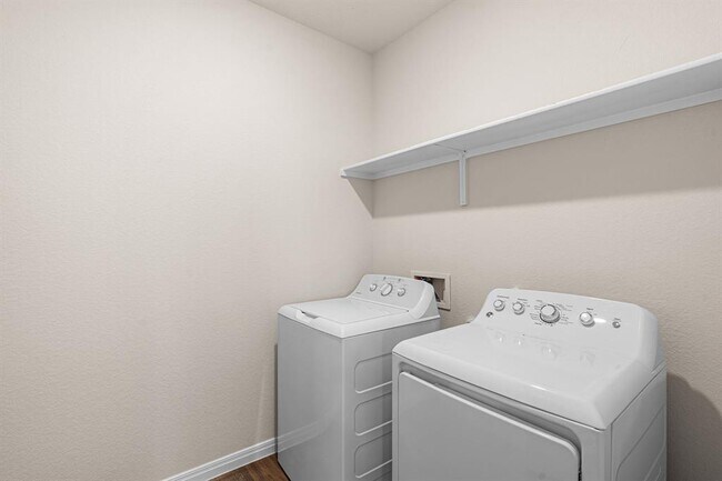 Building Photo - 111 Evergreen Sumac Lp