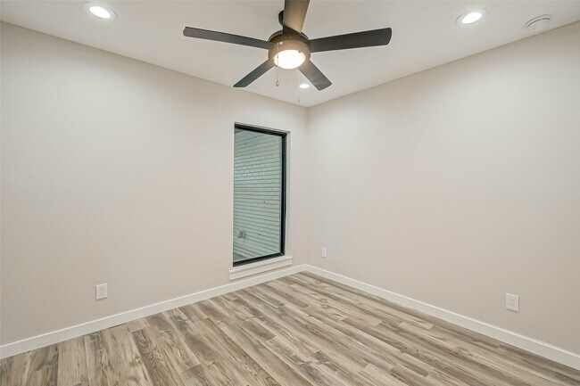 Building Photo - 2111 Nina Lee Ln