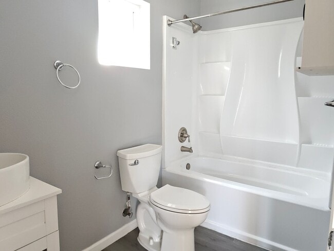 Building Photo - 1 Bedroom 1 Bath Studio For Rent in City H...