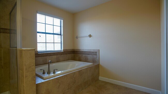 Building Photo - 1528 Moon Valley Dr