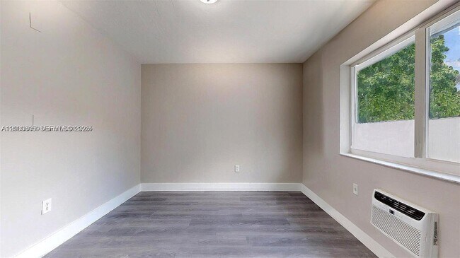 Building Photo - 891 SW 5th St