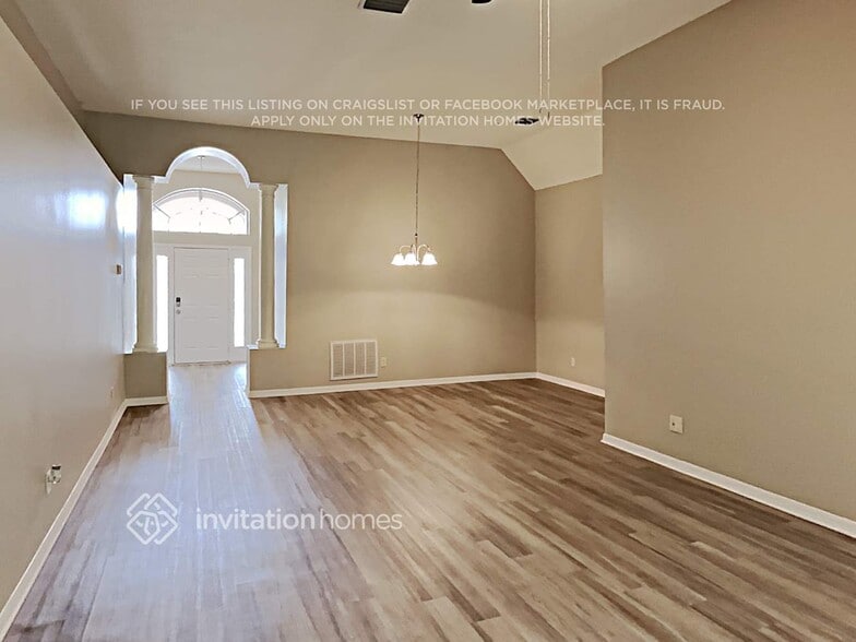 Building Photo - 9320 Black Thorn Loop