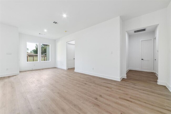 Building Photo - 8106 Talton St