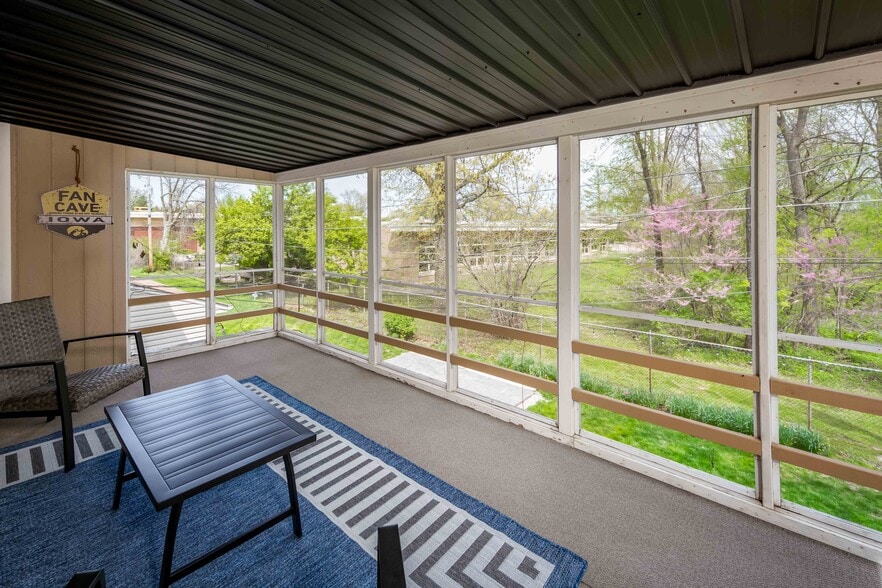 Enclosed porch - 3107 28th Street Ct